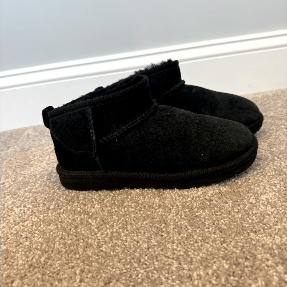 Ugg boots classic mini girls size 3